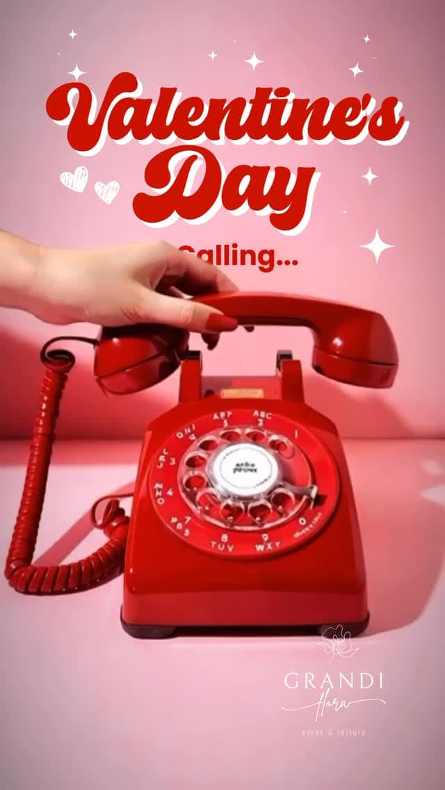 Décoration rouge et dorée pour une ambiance de Saint-Valentin.