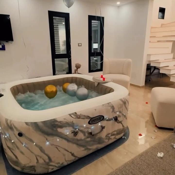 Décoration luxe argent et or publiée sur Instagram.